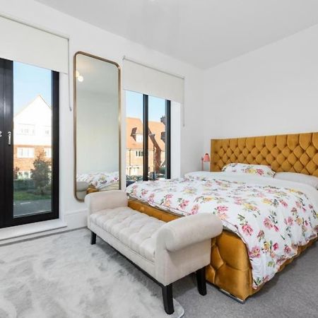 Amazing New Built Townhouse With Garden In London Hendon Exterior foto
