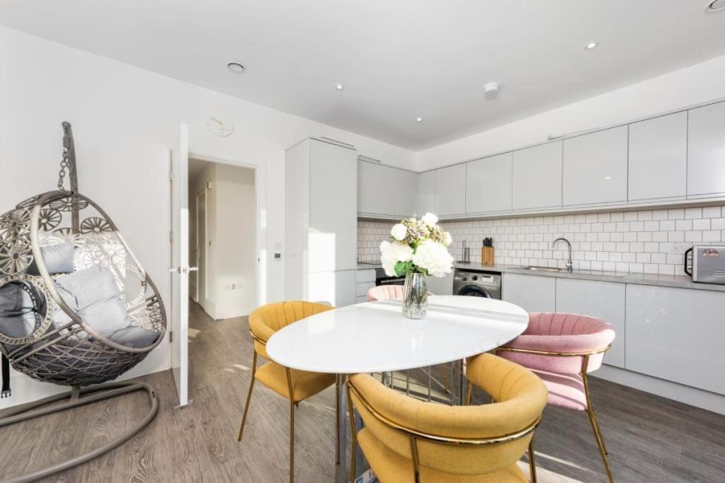 Amazing New Built Townhouse With Garden In London Hendon Exterior foto