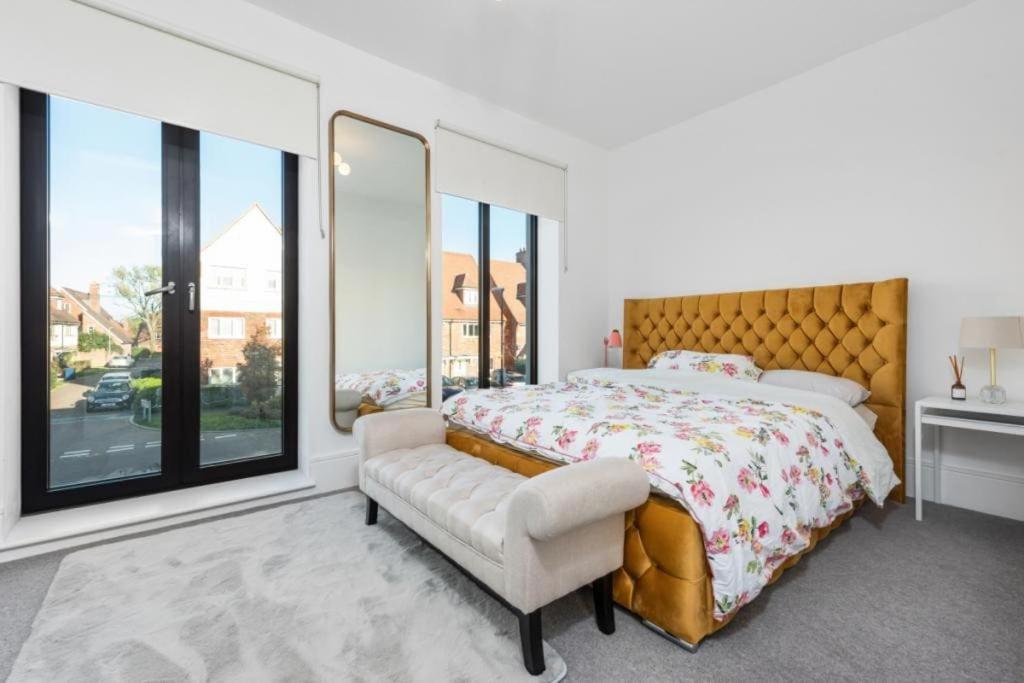 Amazing New Built Townhouse With Garden In London Hendon Exterior foto