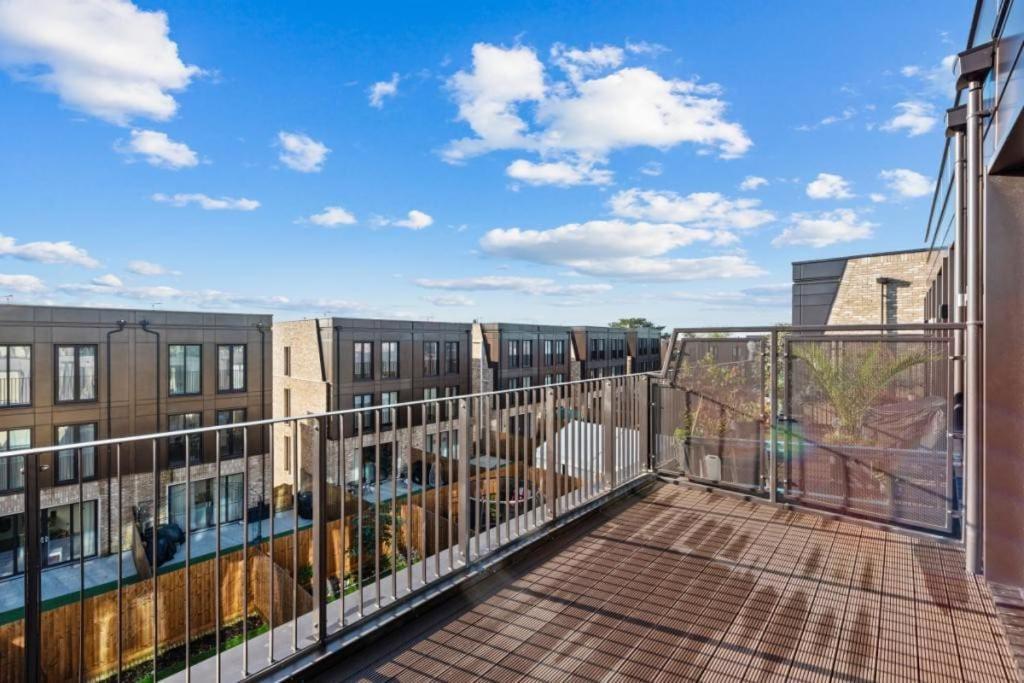 Amazing New Built Townhouse With Garden In London Hendon Exterior foto
