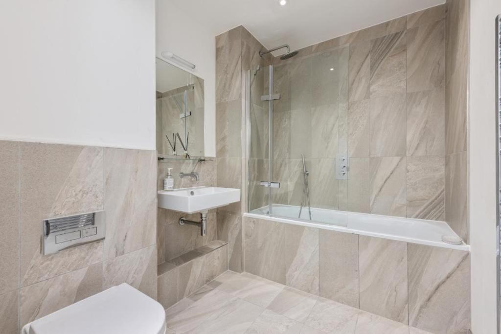 Amazing New Built Townhouse With Garden In London Hendon Exterior foto